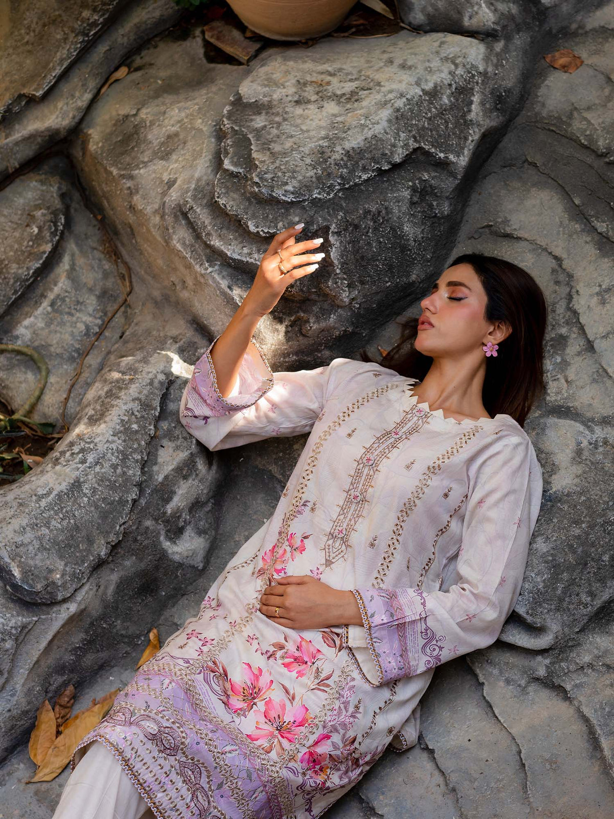 White and Purple Embroidered Lawn Pret 3 piece suit