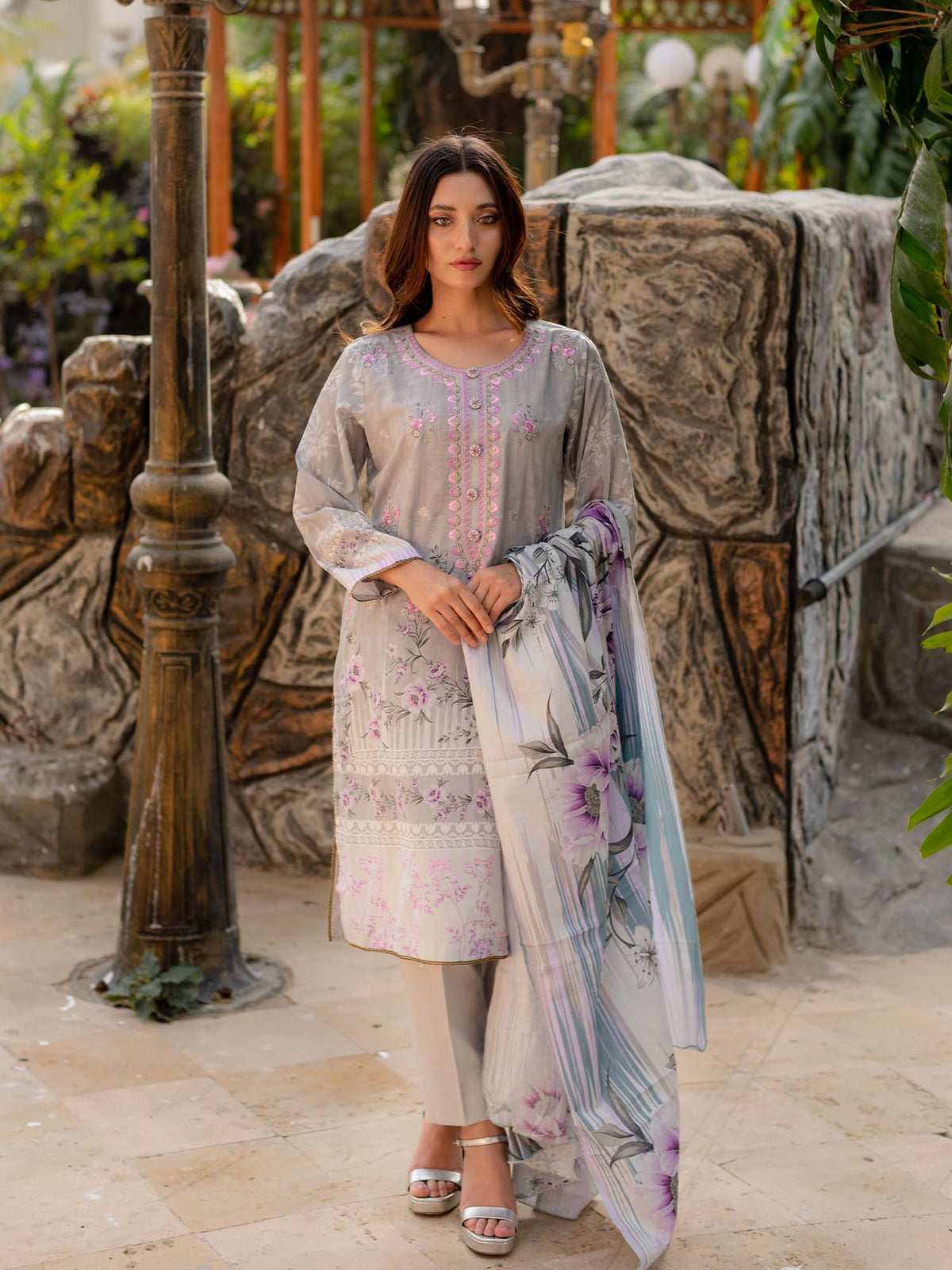 Grey Digital Embroidered Lawn Pret 3 piece suit set 08
