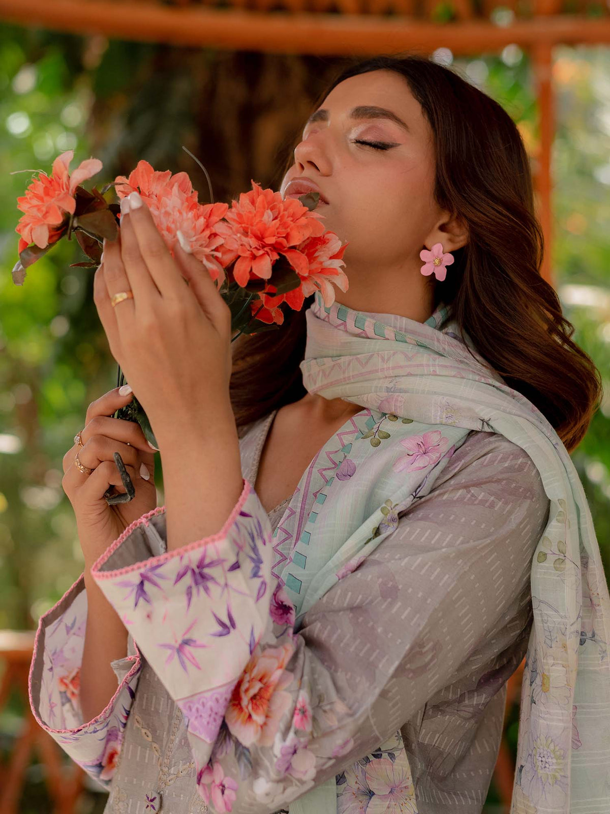 Grey Embroidered Lawn Pret 3 piece suit set 09