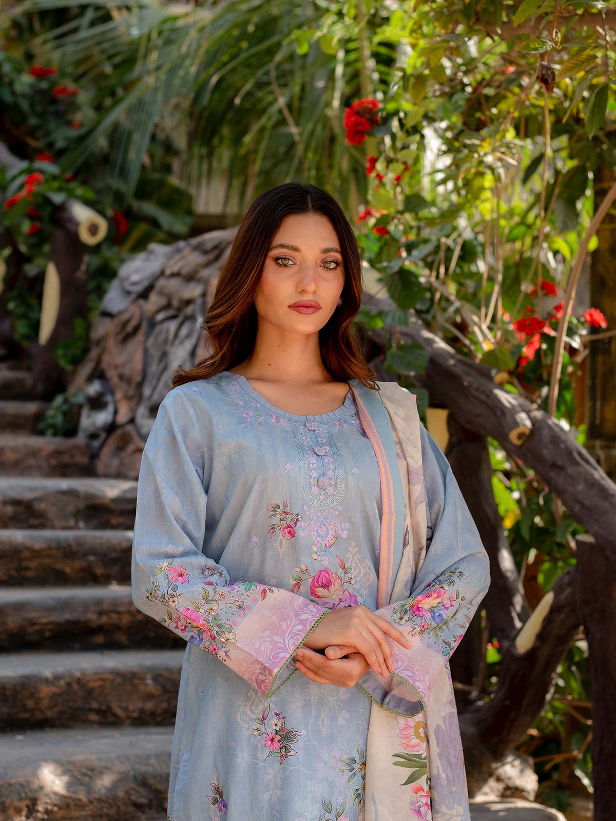 Blue Embroidered Lawn Pret 3 piece suit set 03