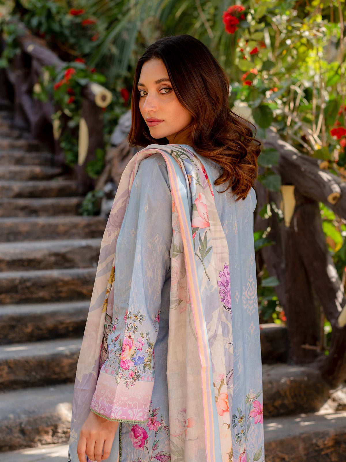 Blue Embroidered Lawn Pret 3 piece suit set 03