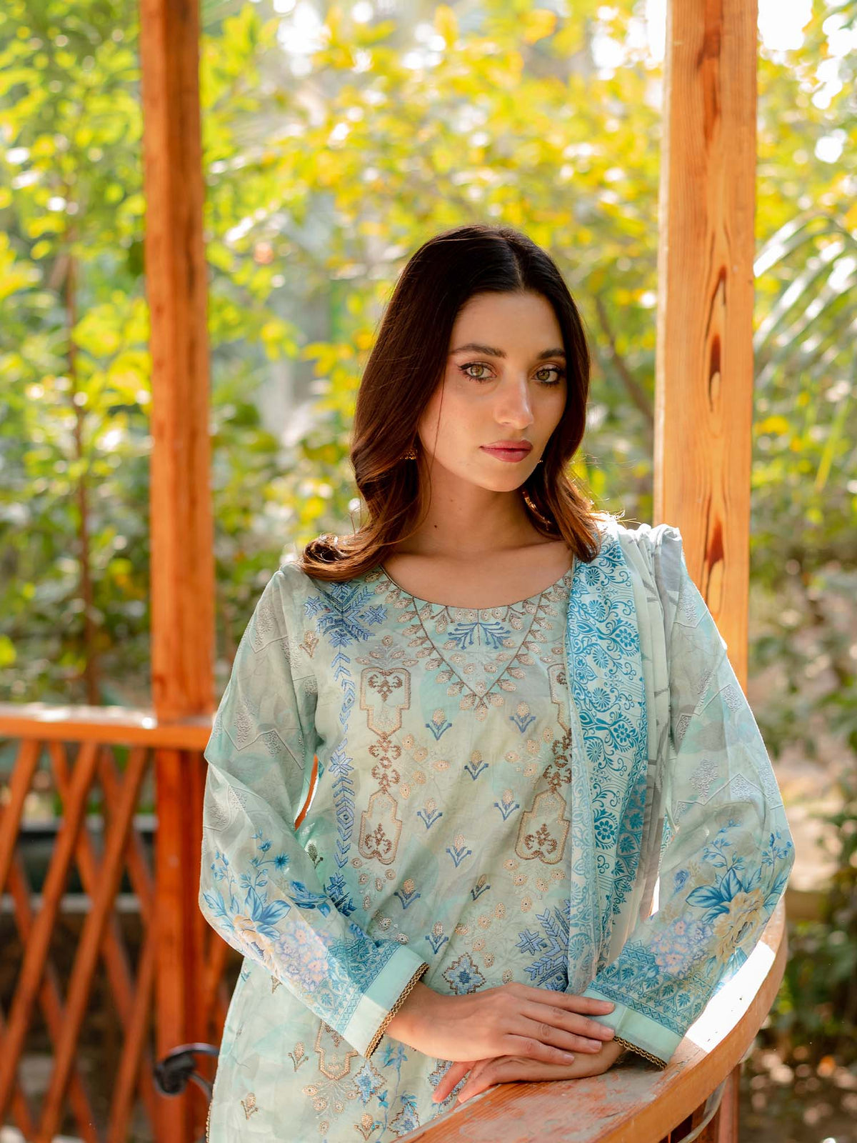 Green and Blue Embroidered Lawn Pret 3 piece suit set 02