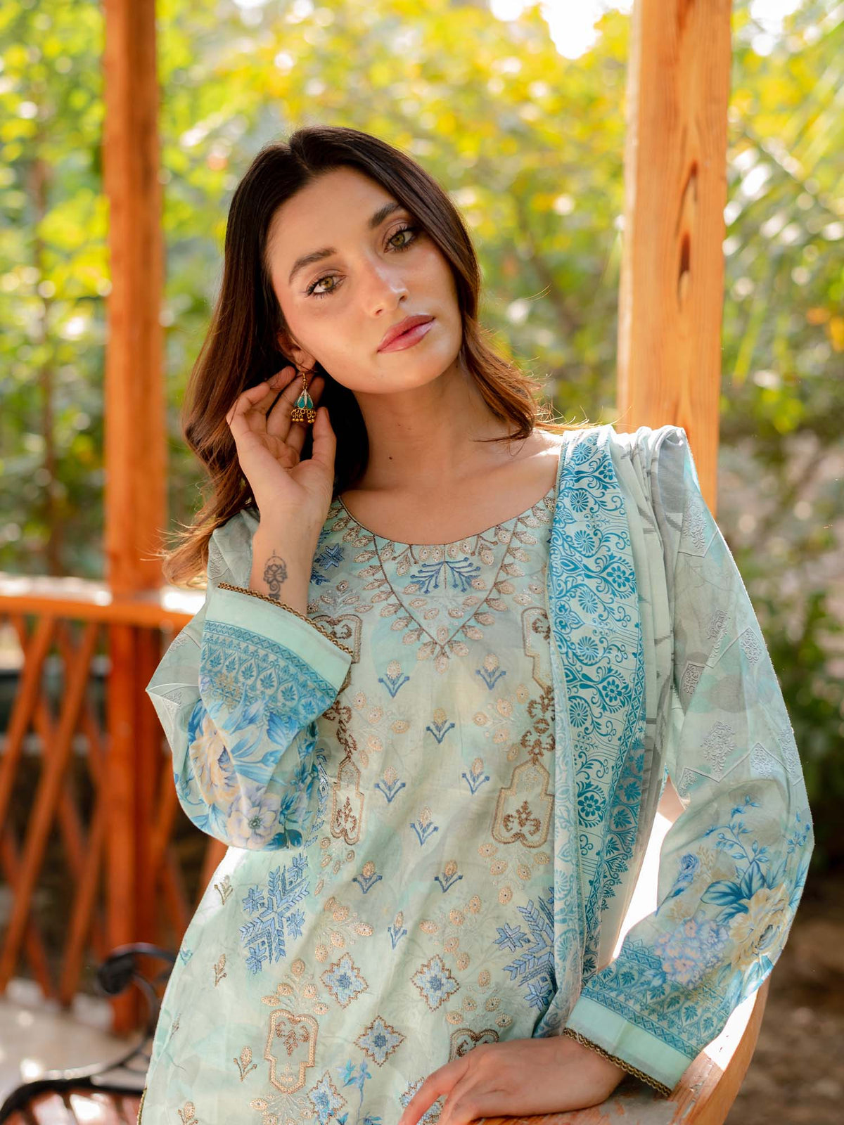 Green and Blue Embroidered Lawn Pret 3 piece suit set 02