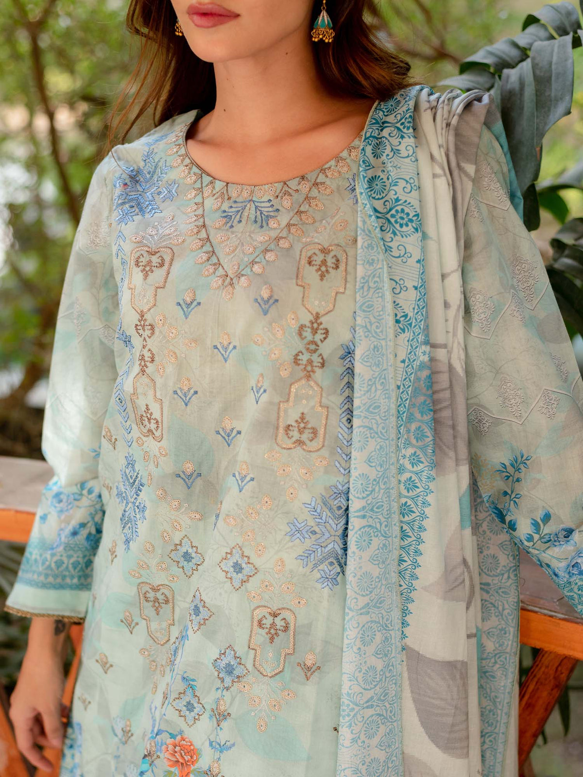 Green and Blue Embroidered Lawn Pret 3 piece suit set 02