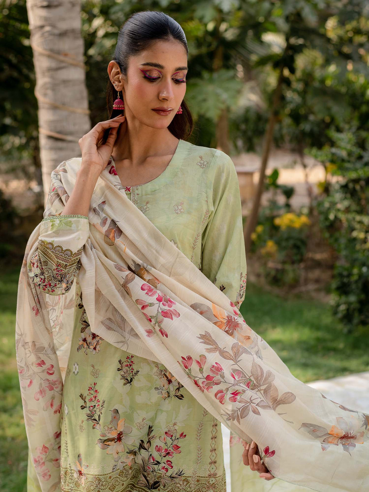 Sage Embroidered Lawn Pret 3 piece suit set 07
