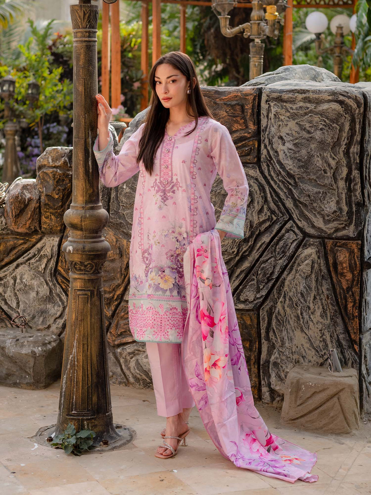 Blush Pink Embroidered Lawn Pret 3 piece suit set 14