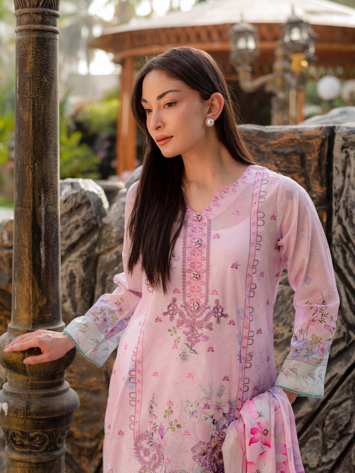 Blush Pink Embroidered Lawn Pret 3 piece suit set 14