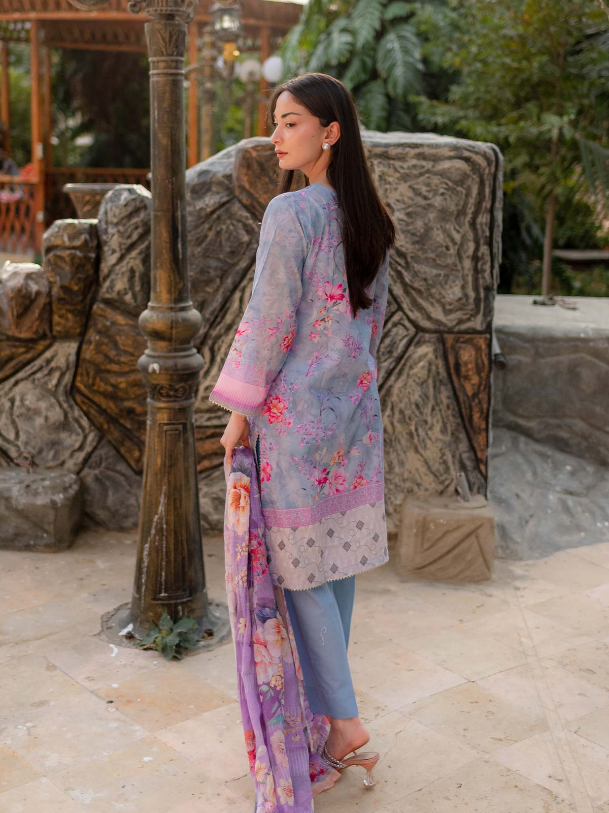 Blue Embroidered Lawn Pret 3 piece suit set 05