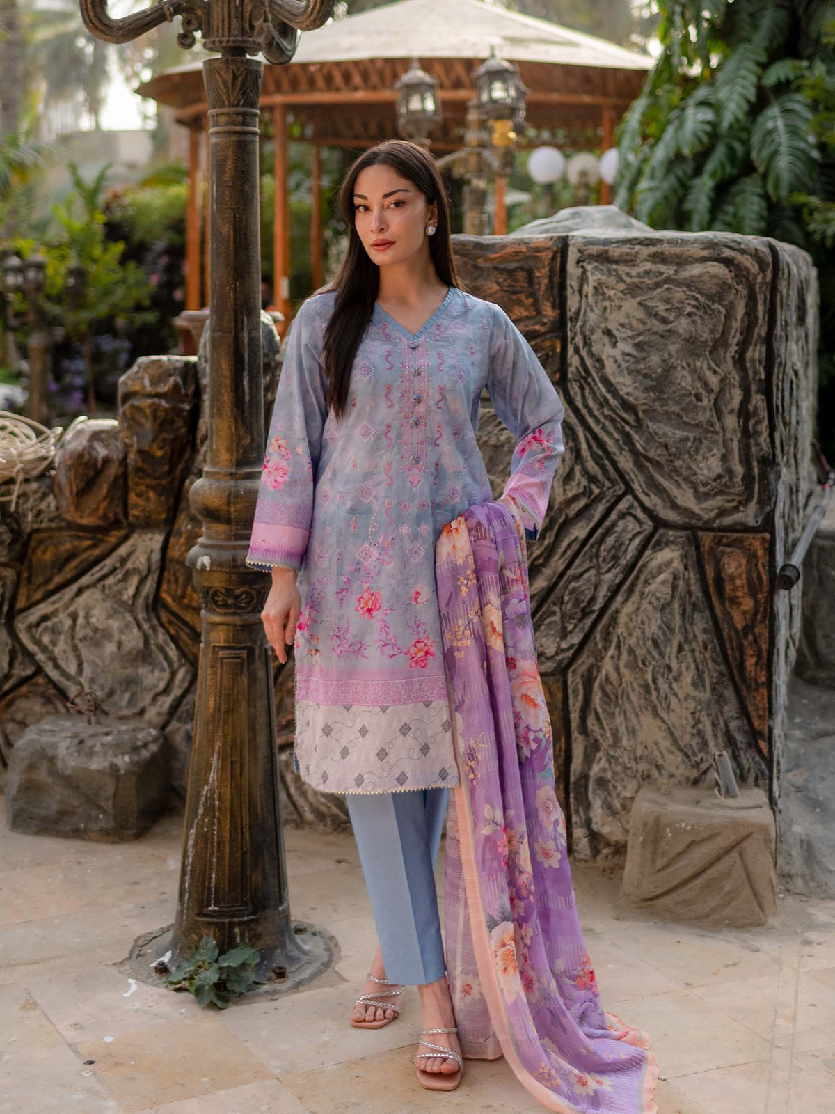 Blue Embroidered Lawn Pret 3 piece suit set 05