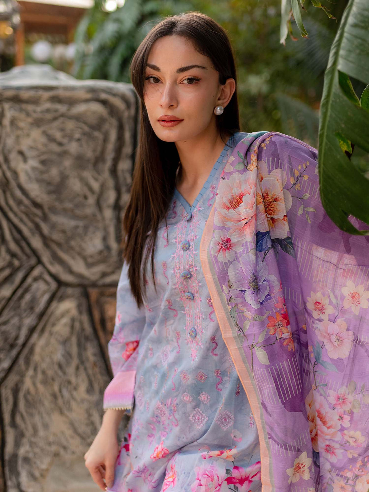 Blue Embroidered Lawn Pret 3 piece suit set 05