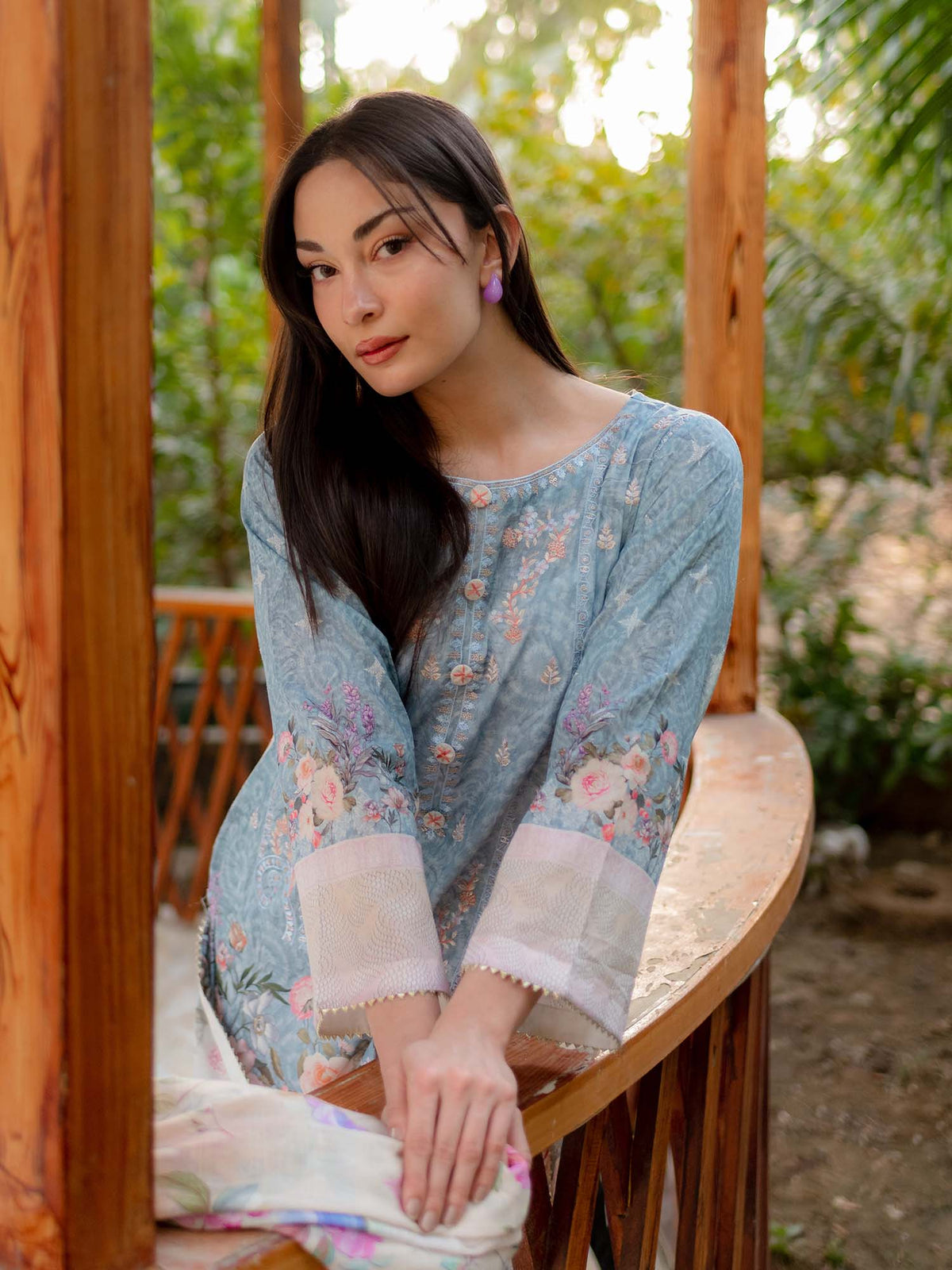 Light Blue Embroidered Lawn Pret 3 piece suit set 04