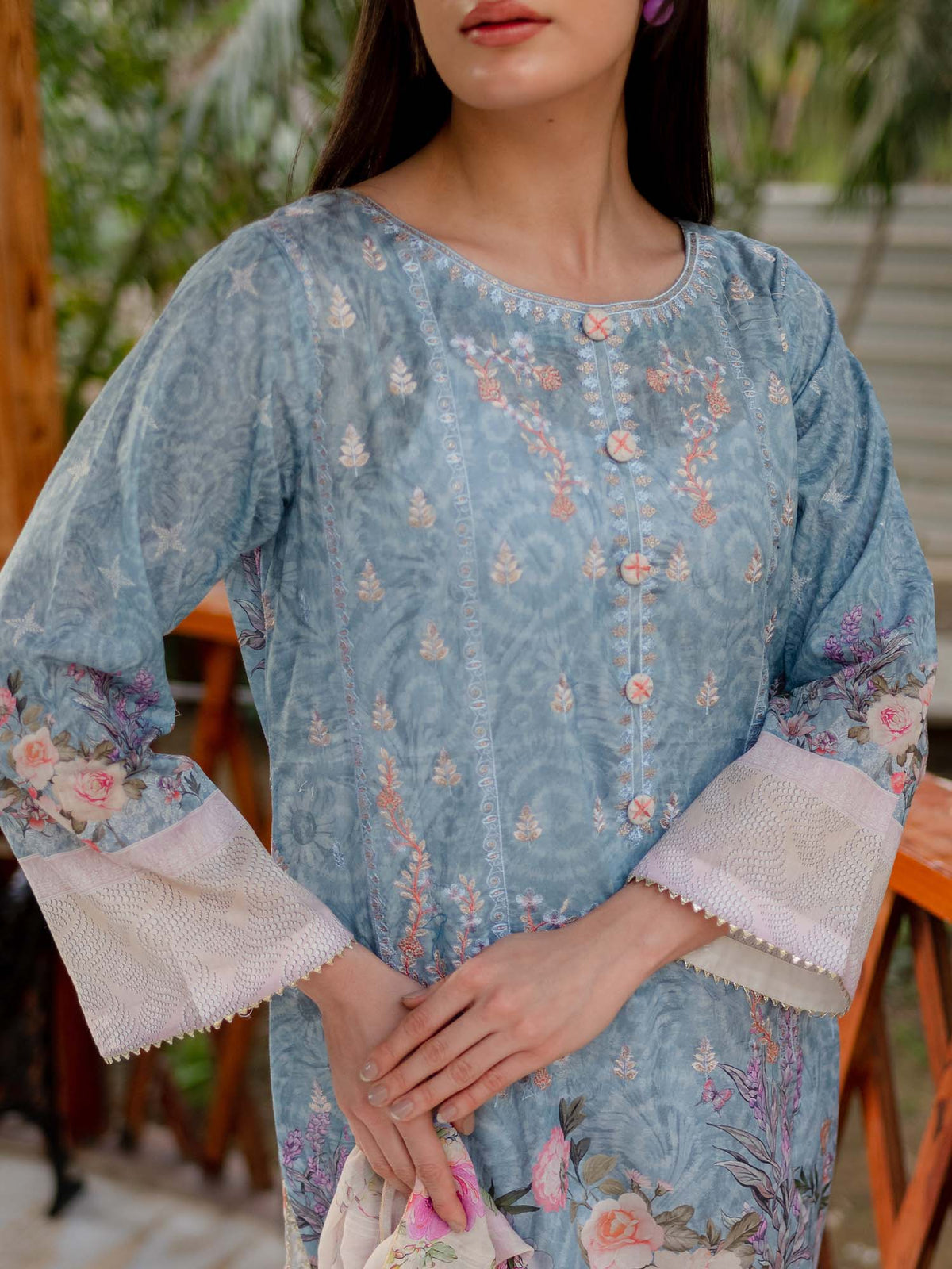 Light Blue Embroidered Lawn Pret 3 piece suit set 04